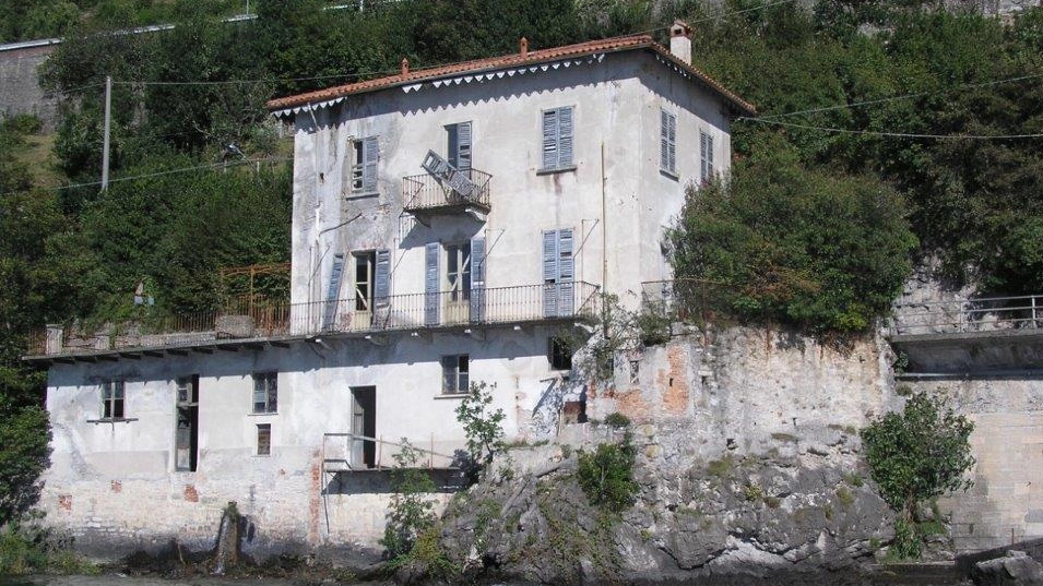 Casa di Fiumelatte a Varenna Casa di Fiumelatte a Varenna