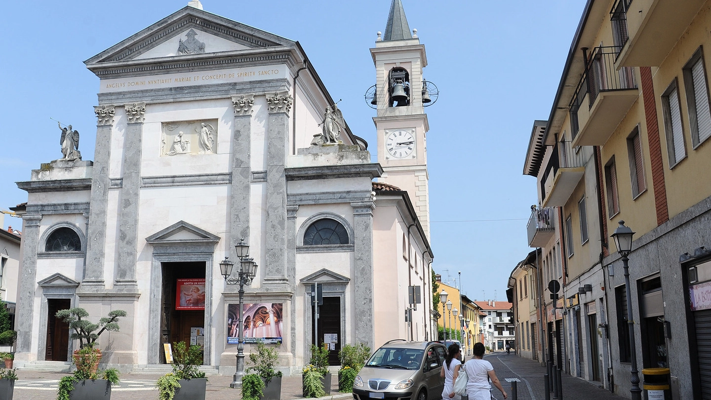 Il parroco don Antonio Ercoli ha chiesto a 150 famiglie  di Vittuone una donazione costante:  5 euro ogni domenica per ultimare i restauri  della chiesa della Beata Vergine