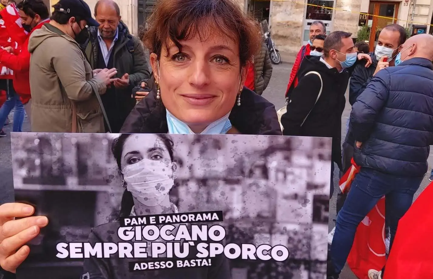 "Cassieri costretti a fare le pulizie"