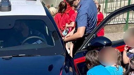 Cento bambini incontrano i Carabinieri: un'esperienza indimenticabile a Seregno Cento bambini incontrano i Carabinieri: un'esperienza indimenticabile a Seregno