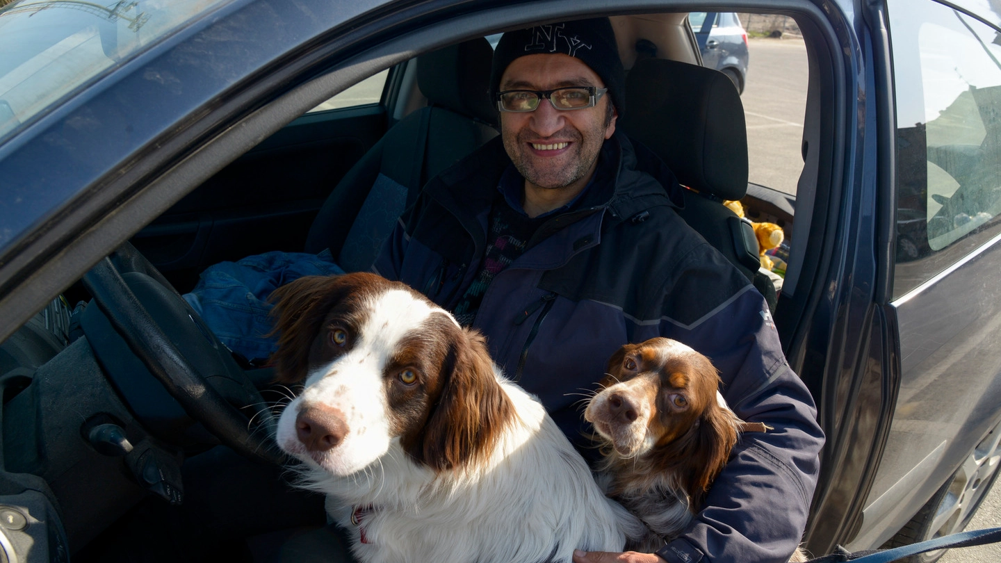 FELICI Piero Ciacci,  51 anni, con i suoi cani  (Cavalleri)