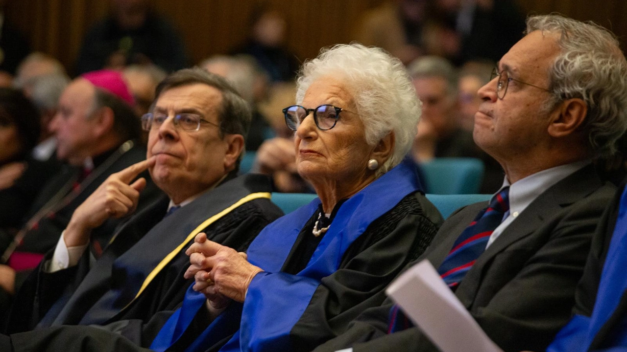 Elio Franzini, Liliana Segre ed Enrico Mentana nell'Aula Magna della Statale (Foto Canella)