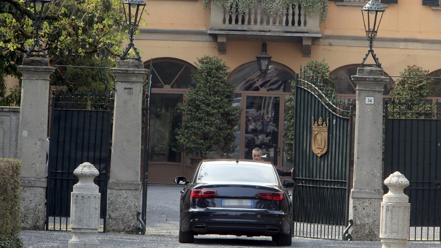 L'arrivo di Matteo Salvini a Villa San Martino (Ansa)