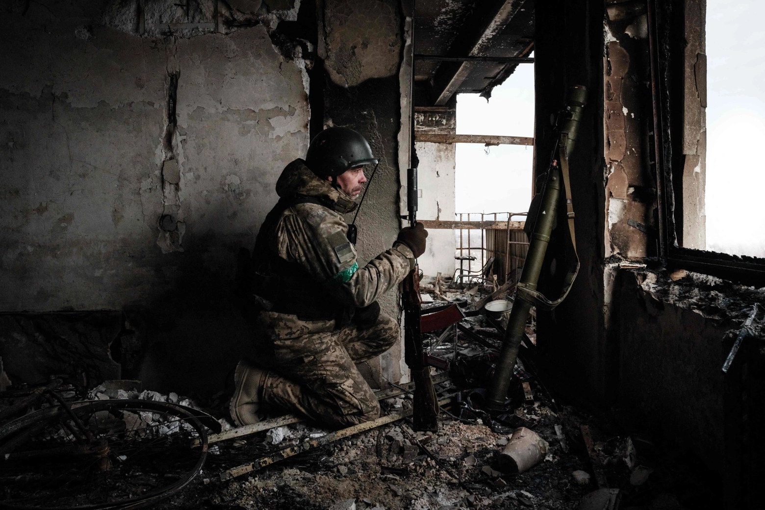 Soldato ucraino a Bakhmut, 9 febbraio 2023 (Afp)