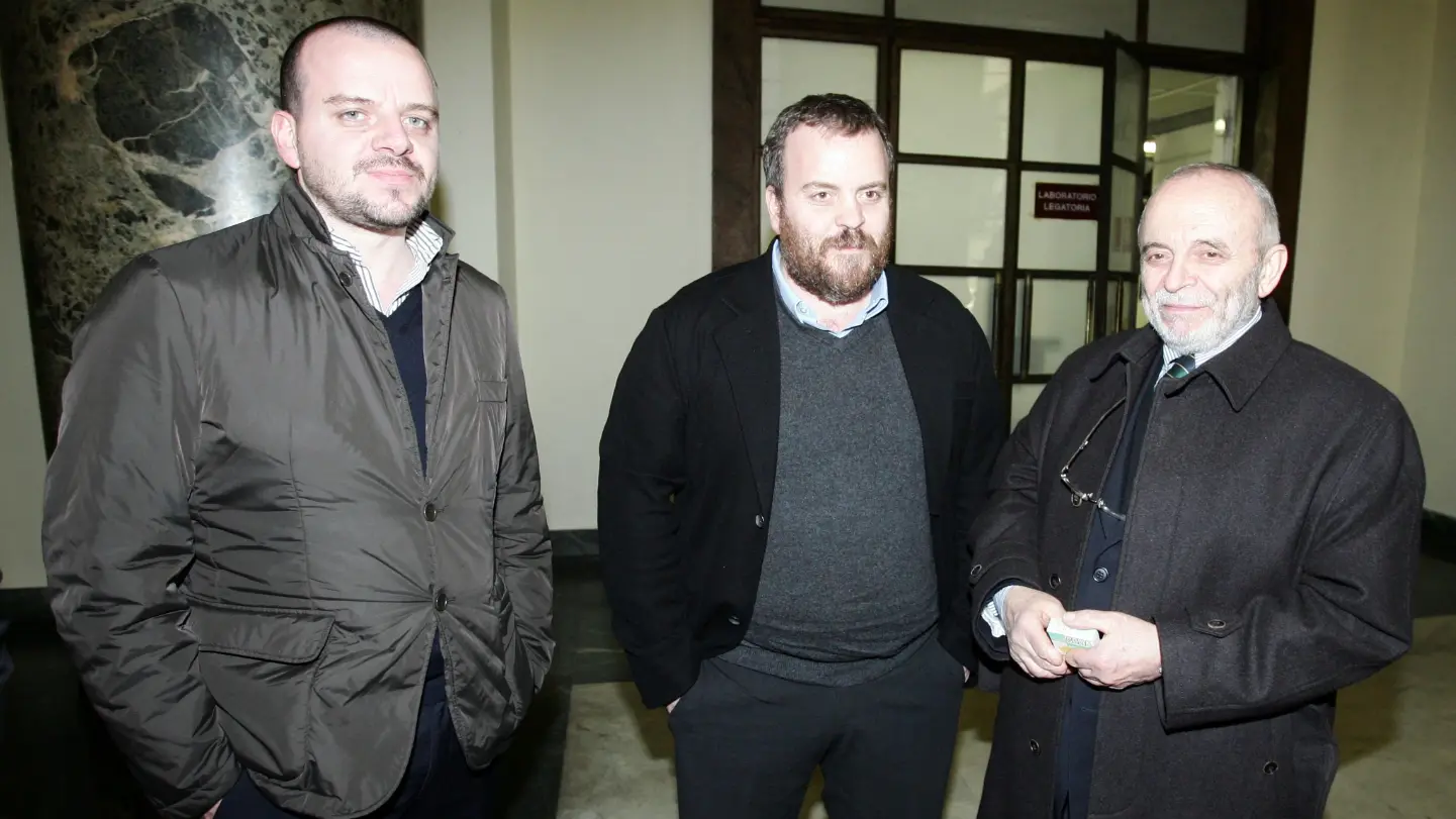 Beppe e Pietro Castagna col padre Carlo, familiari delle vittime della Strage di Erba
