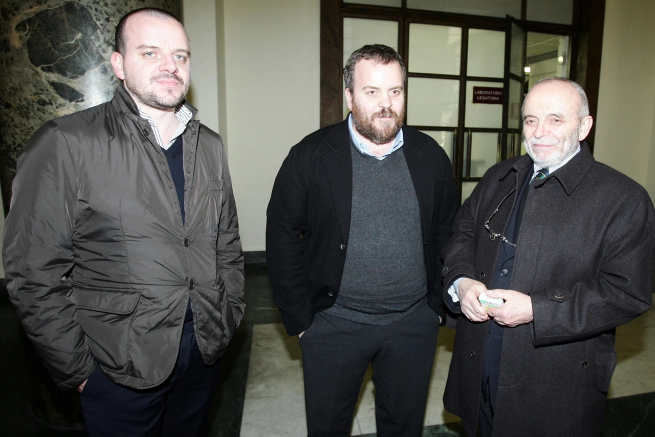 Beppe e Pietro Castagna col padre Carlo, familiari delle vittime della Strage di Erba