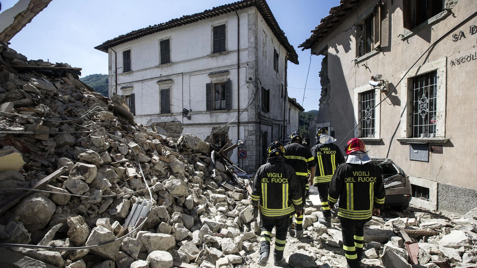 Gli effetti del sisma che ha colpito Lazio e Marche