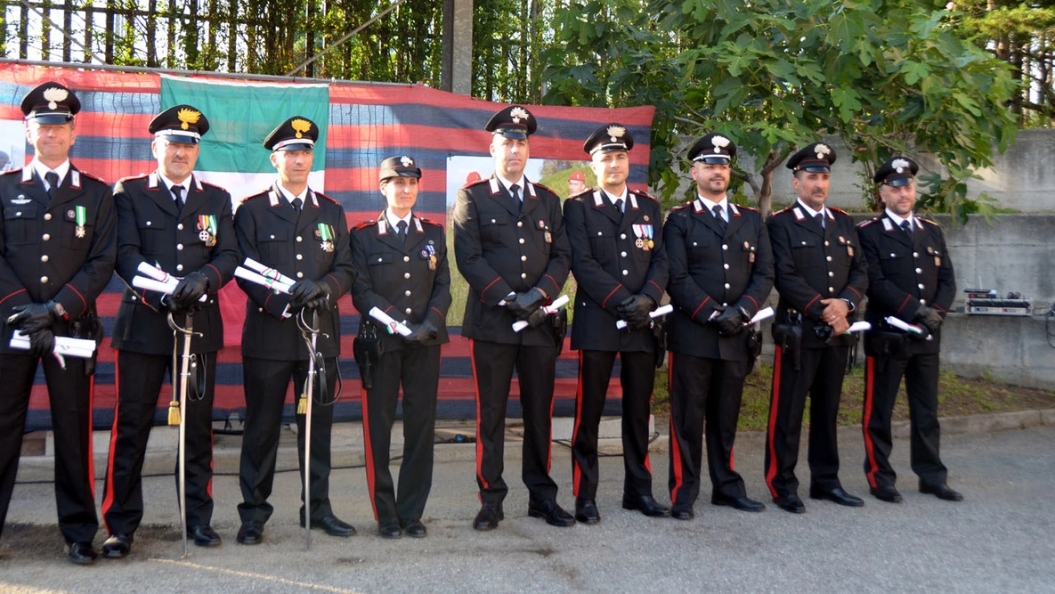Foto di gruppo per i militari del Comando provinciale di Lecco premiati
