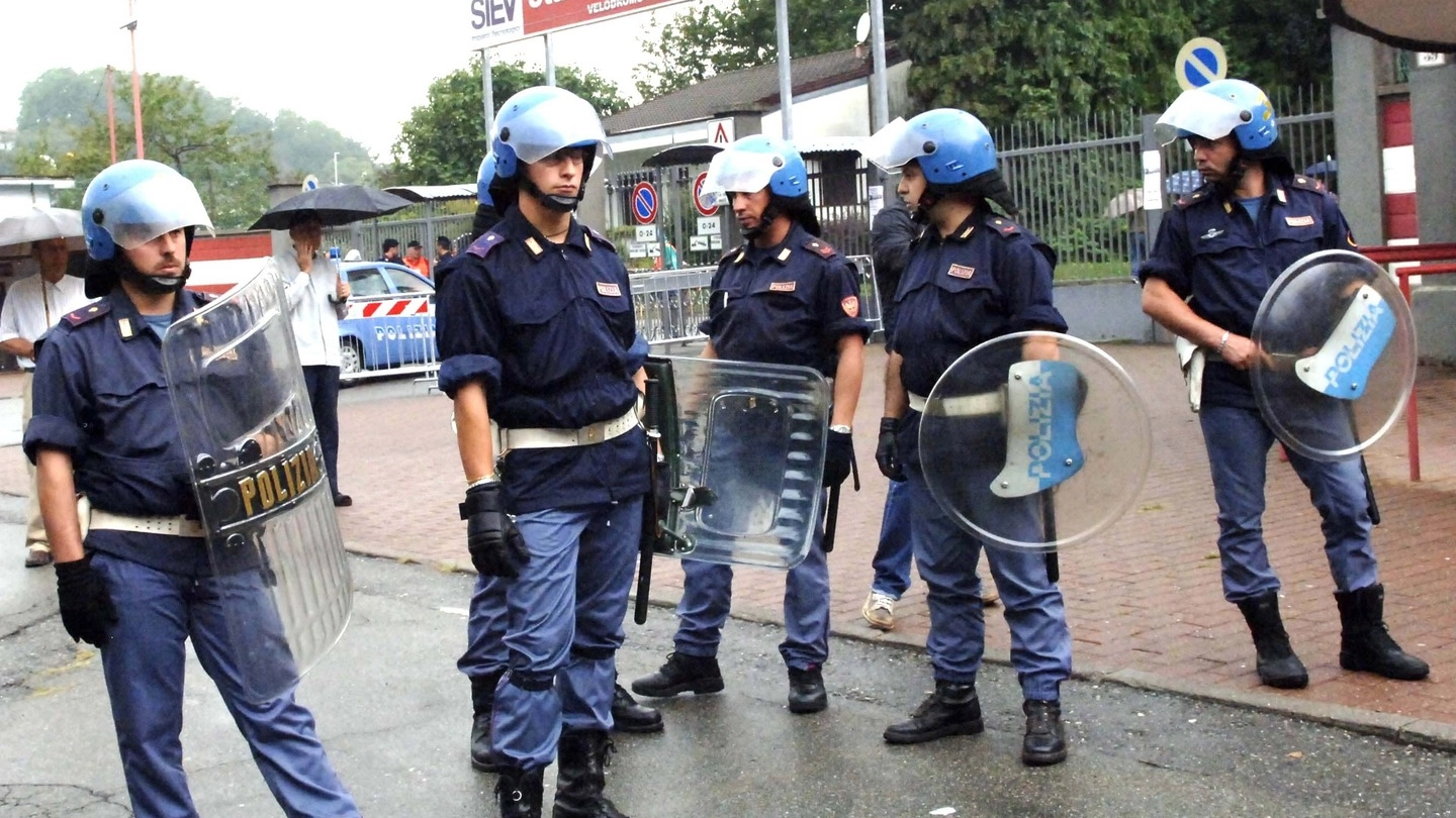 Poliziotti all’Ossola in occasione di Varese-Como