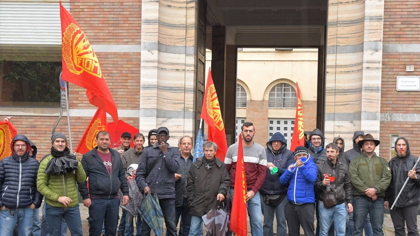 Una manifestazione dei lavoratori della Piana