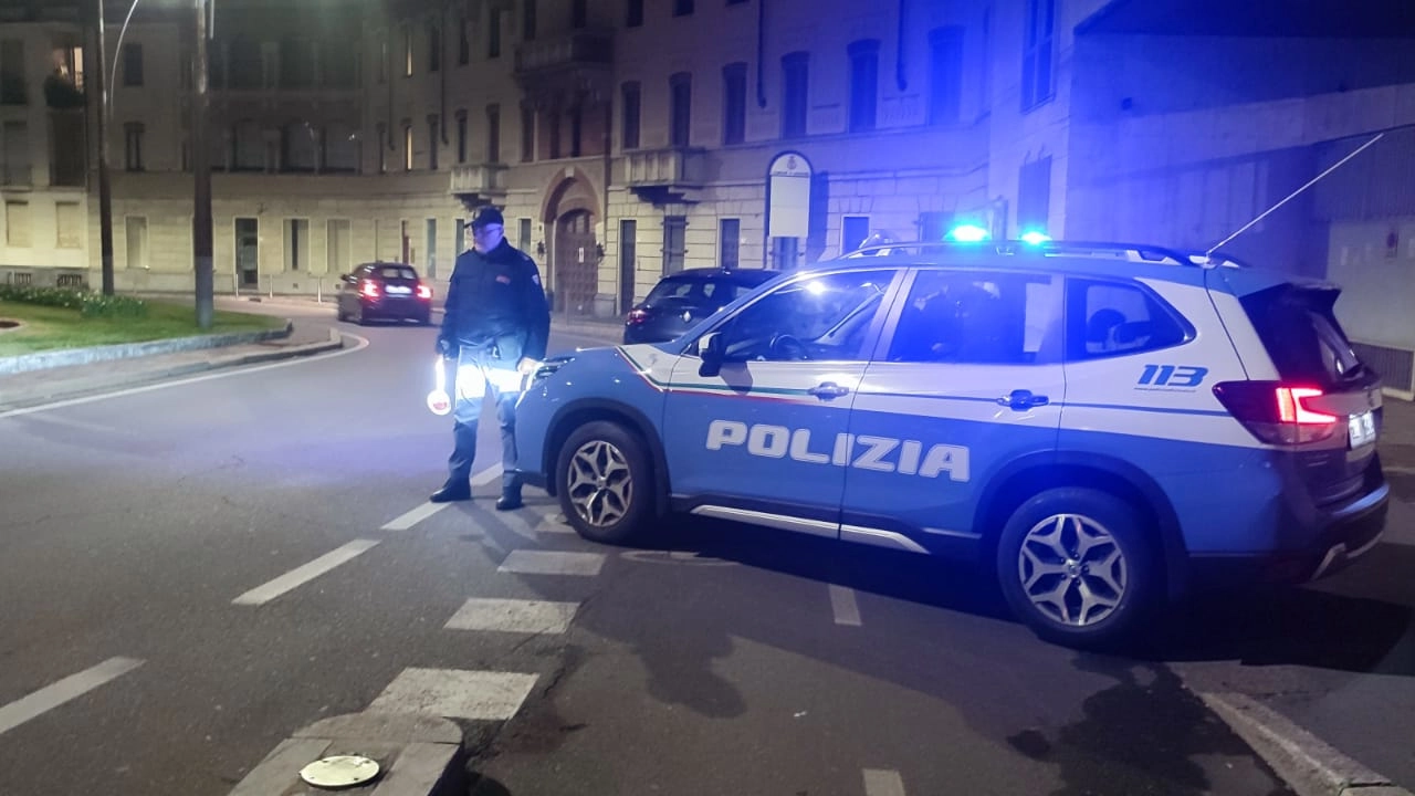 Agenti di Polizia durante i controlli serali a Legnano Agenti di Polizia durante i controlli serali a Legnano
