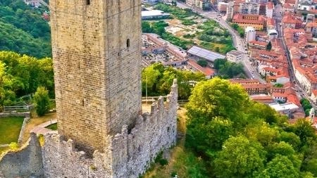 Castello Baradello, visite guidate. Si scoprono segreti e panorami Castello Baradello, visite guidate. Si scoprono segreti e panorami