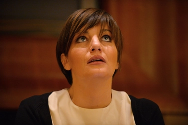 Lara Comi, l’ascesa e la caduta: storia dell’eurodeputata che stregò Silvio Berlusconi