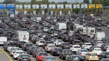 Traffico in autostrada, weekend di esodo: code e rallentamenti in Lombardia. Ecco dove
