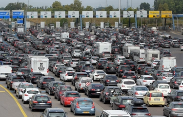 Traffico in autostrada, weekend di esodo: code e rallentamenti in Lombardia. Ecco dove