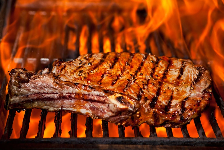 La carne grigliata peggiora il tumore al seno - foto Stephen Mcsweeny / Alamy