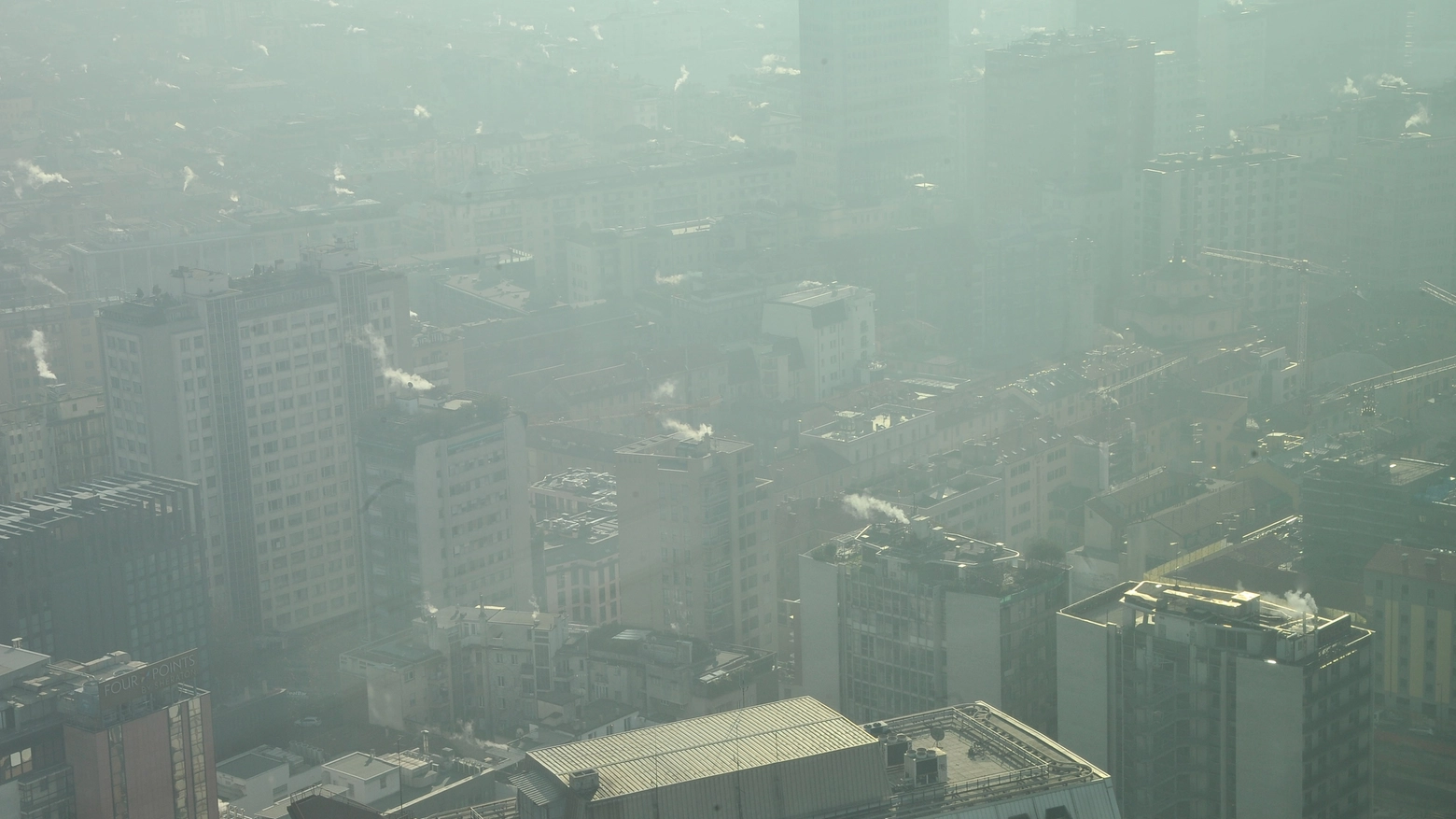 Inquinamento a Milano (Newpress)