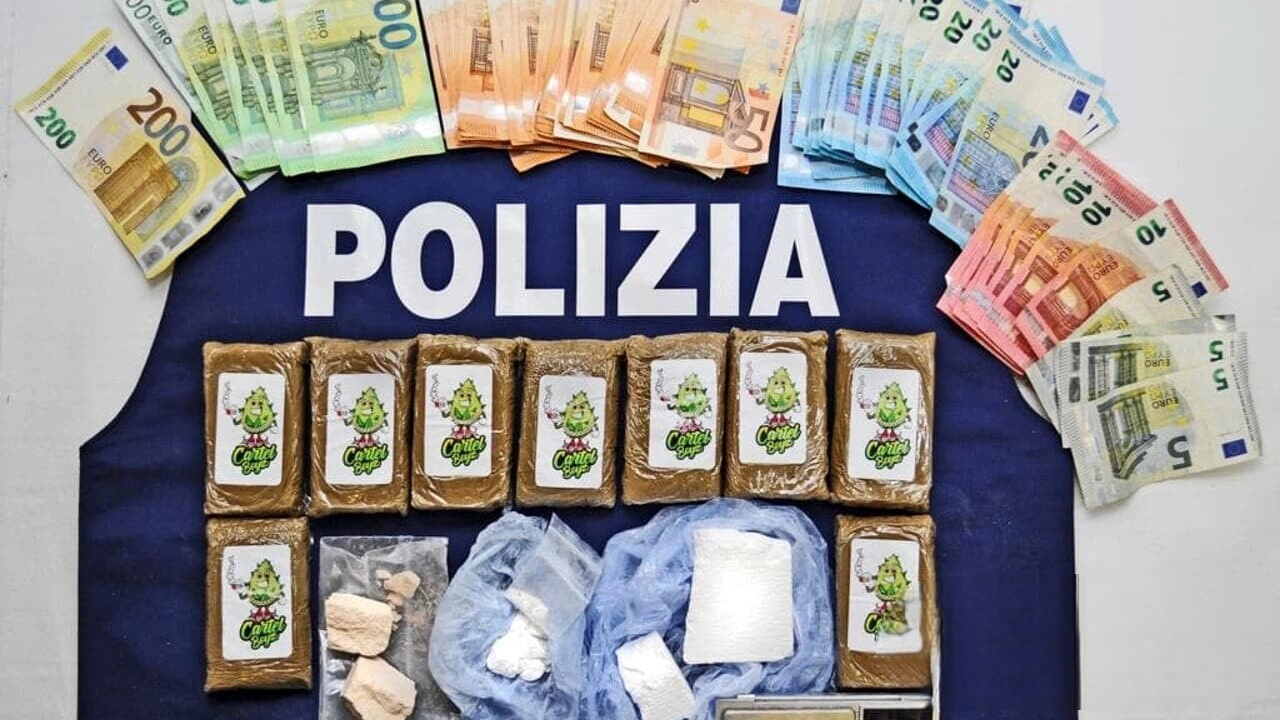 Il giovane è stato arrestato dalla polizia: aveva con sé droga per un valore di 20mila euro