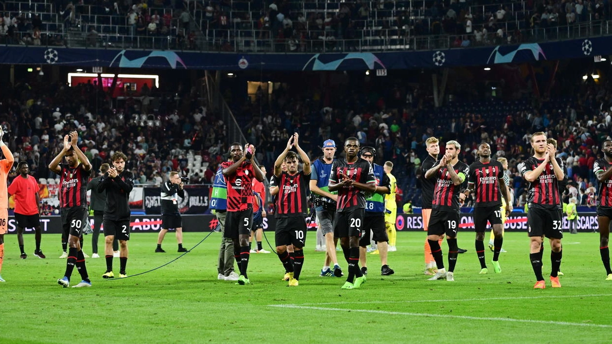 Il Milan saluta i propri tifosi a Salisburgo