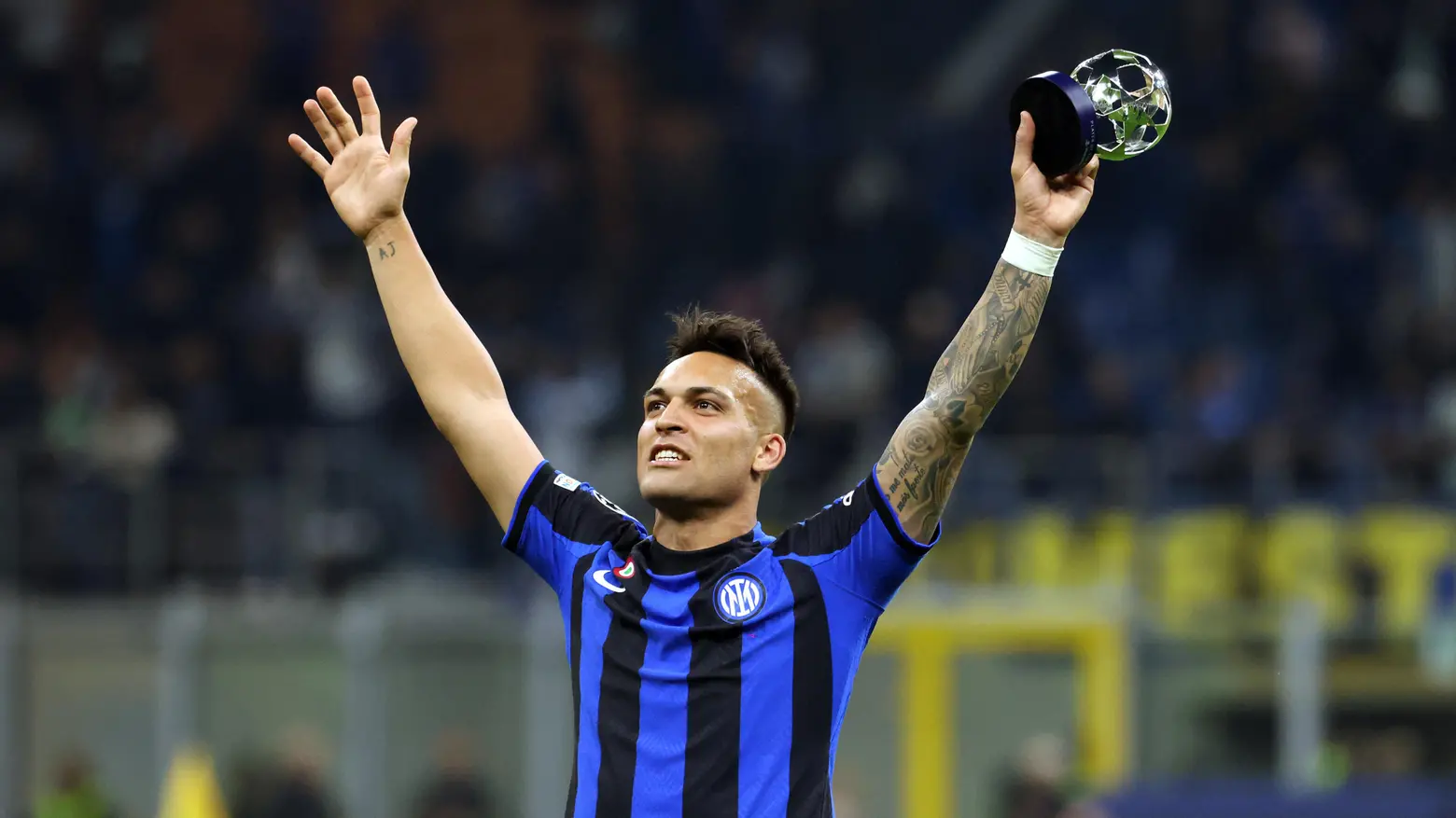 Lautaro Martinez esulta