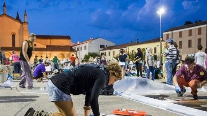 Fiera delle Grazie, le opere dei celebri pittori col gessetto quest’anno saranno visibili solo sui social