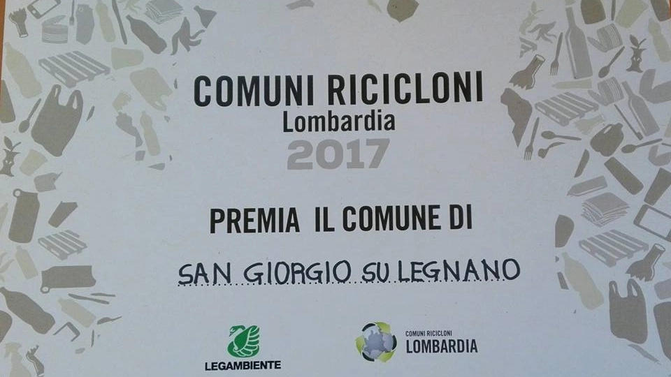 La pergamena che sancisce l'impegno sui rifiuti di San Giorgio su Legnano