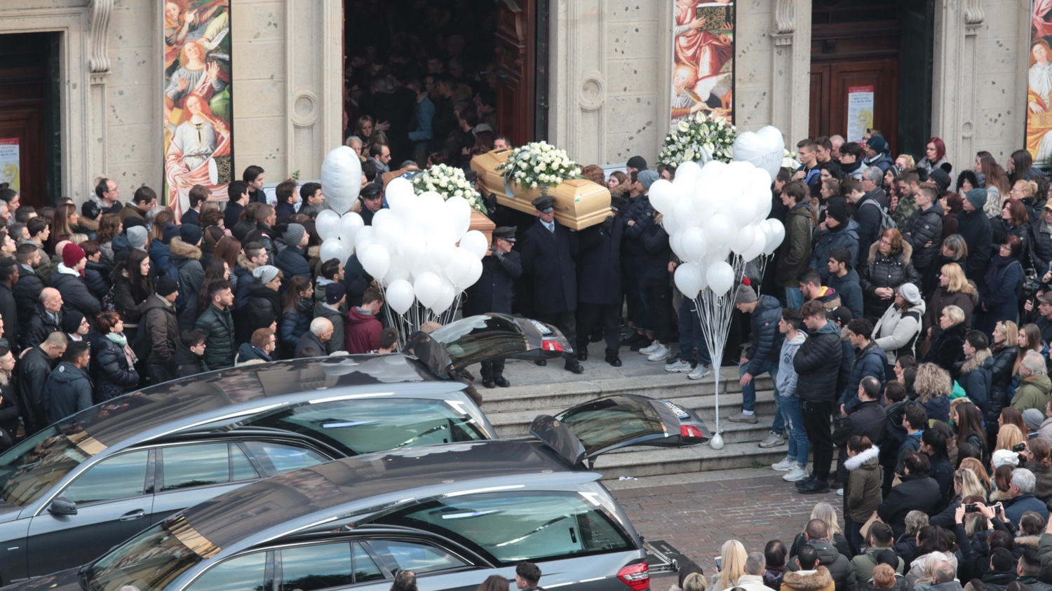 Il funerale di Matteo e Alessandro a Saronno