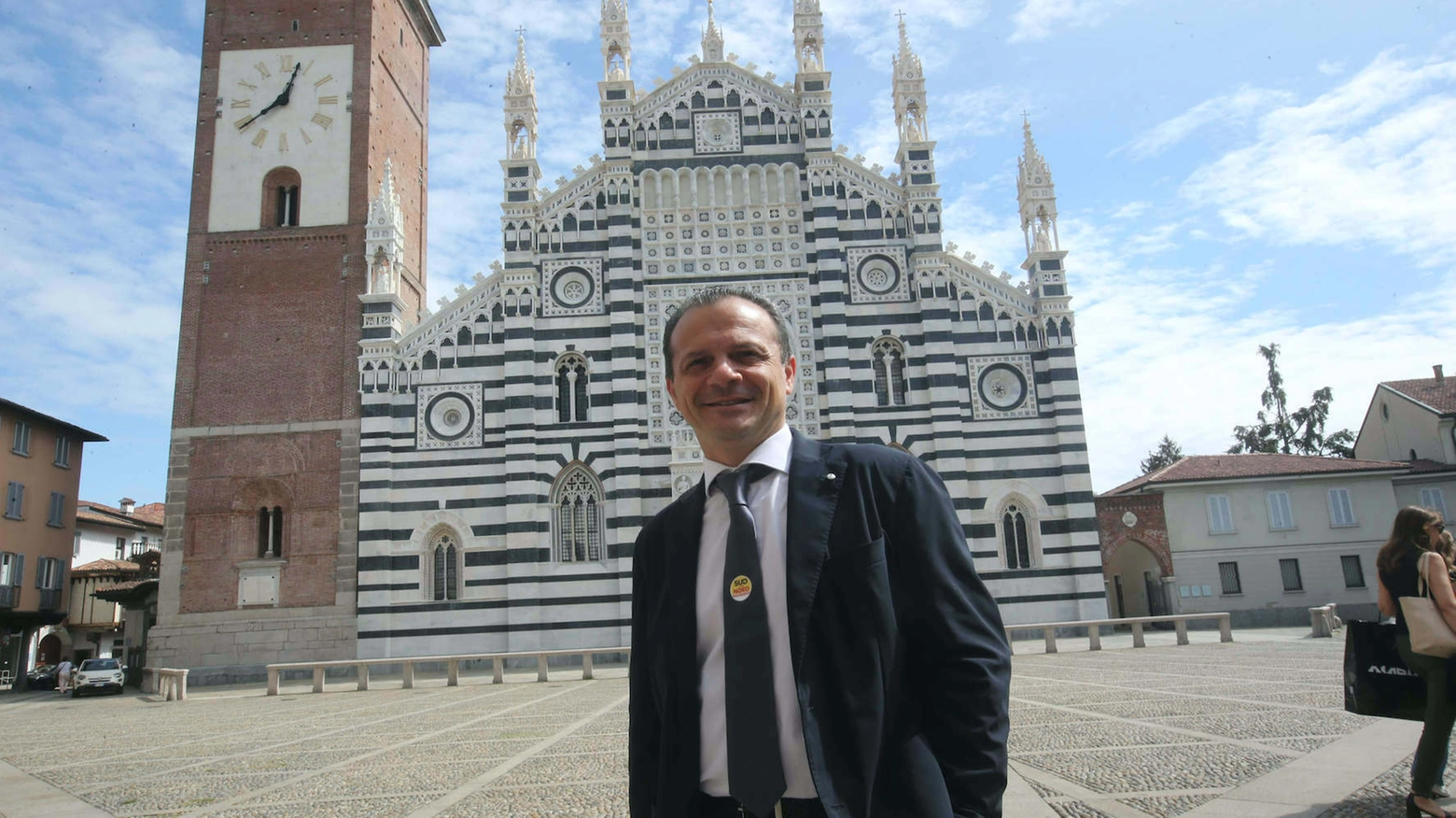 Il leader di “Sud con Nord” all’Arengario per presentare la sua candidatura al Senato. "Marta Fascina è venuta a farsi votare a Marsala pur non avendo amministrato nemmeno un condiminio"