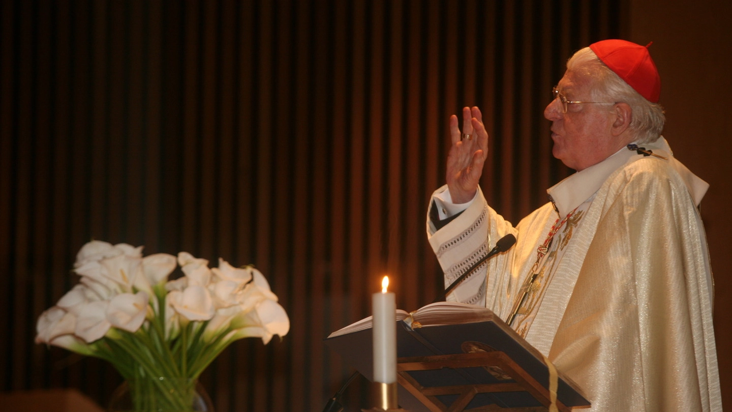 Il cardinal Scola celebra la messa all'Auditorium della Fiera