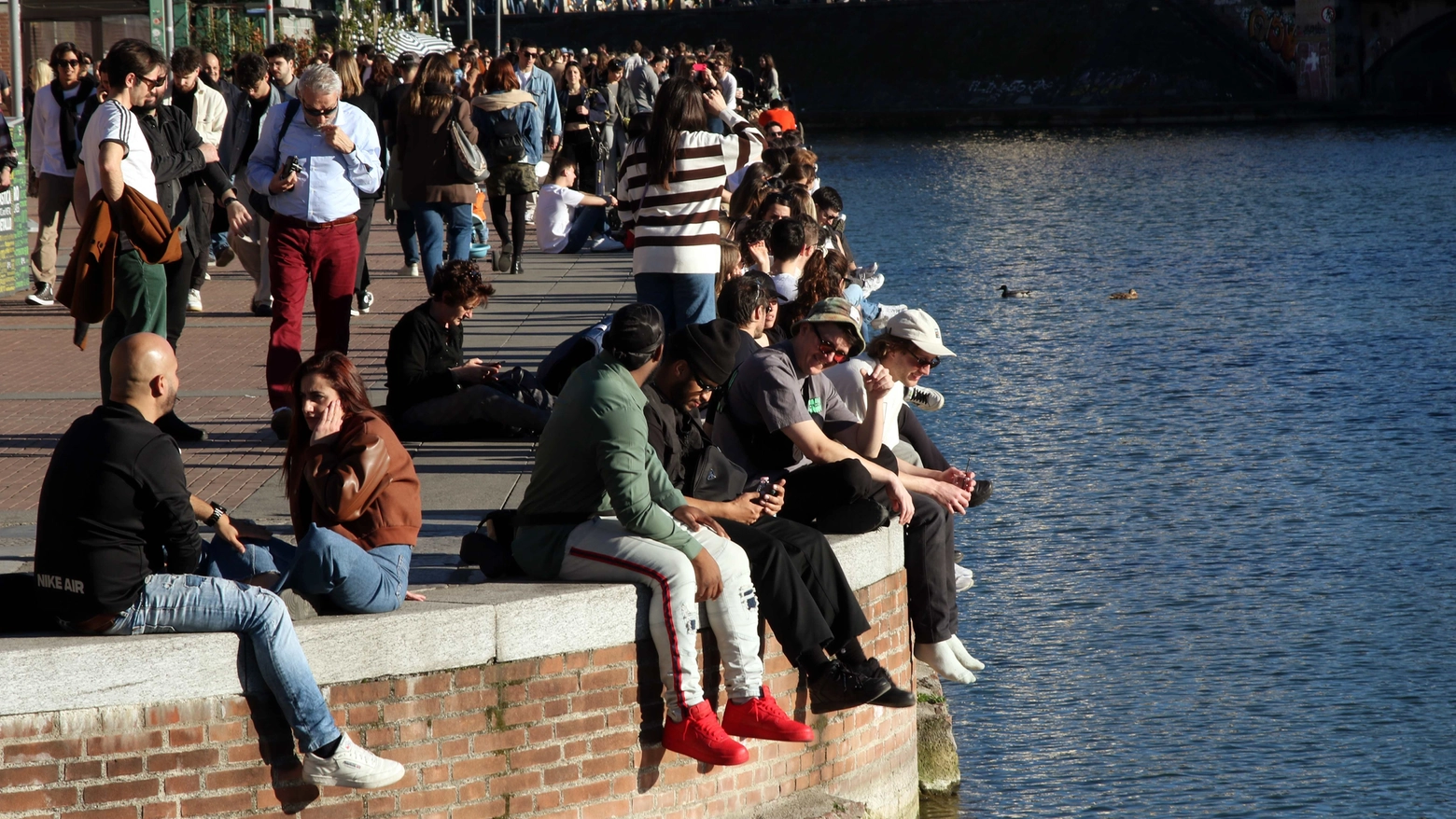 La Darsena dei navigli: punto prediletto dei milanesi per rilassarsi con temperature miti