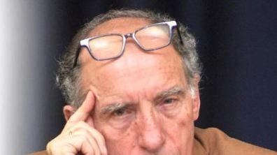 Metti cinque  ex (sindaci) in un teatro