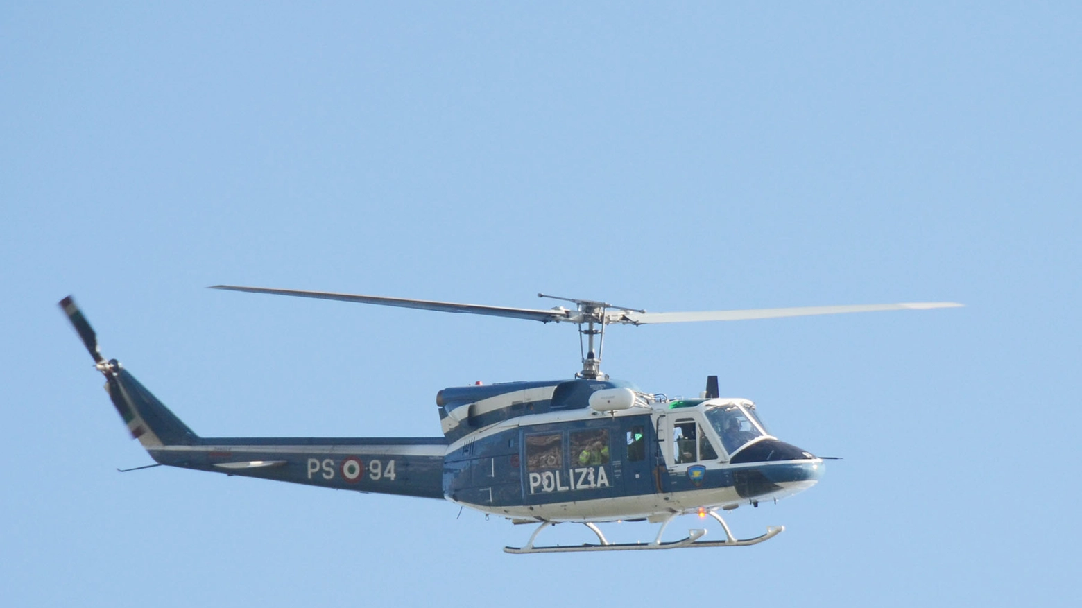 Un elicottero della polizia (foto Cardini)