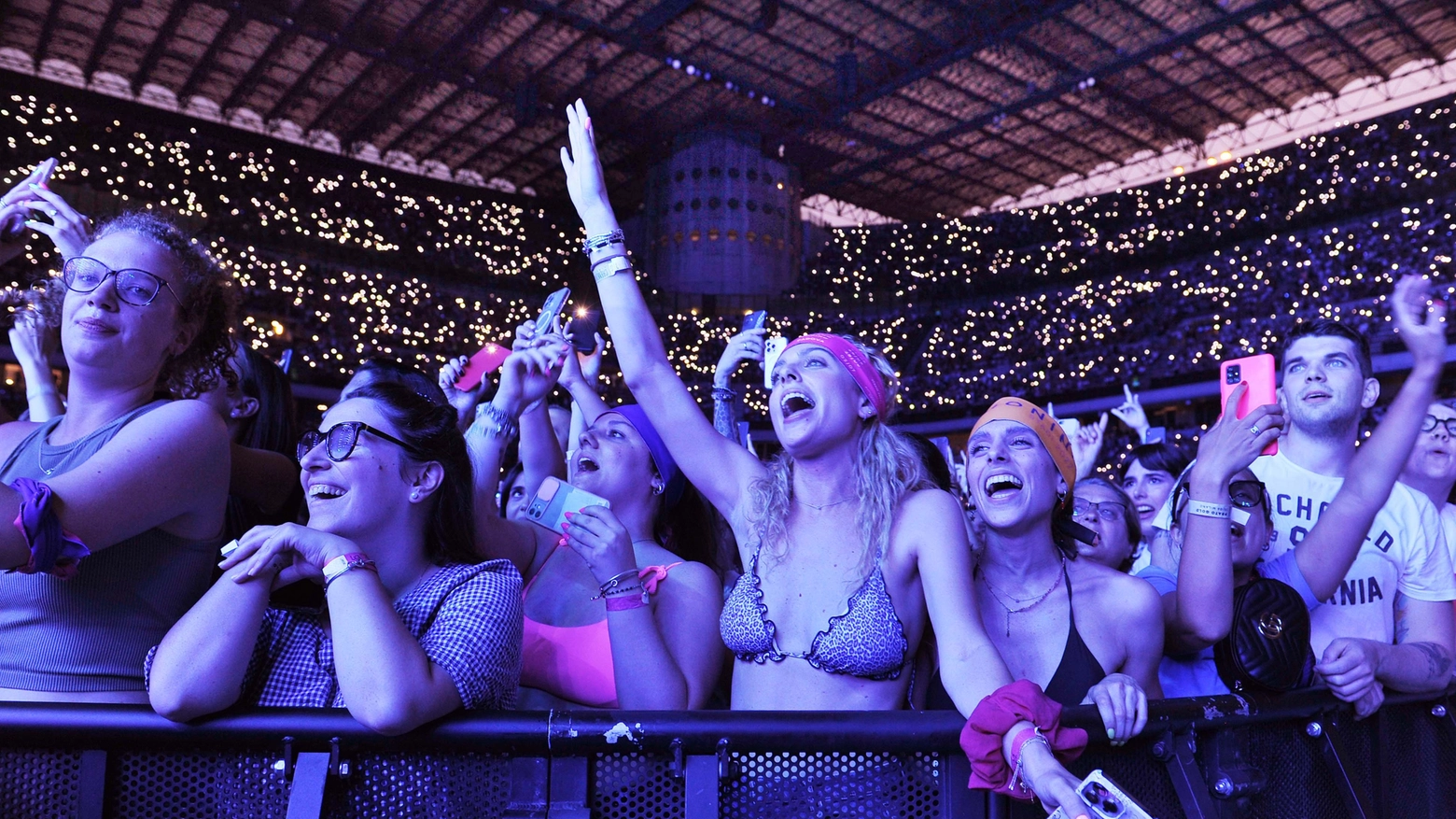 Fans in delirio a San Siro per un concerto