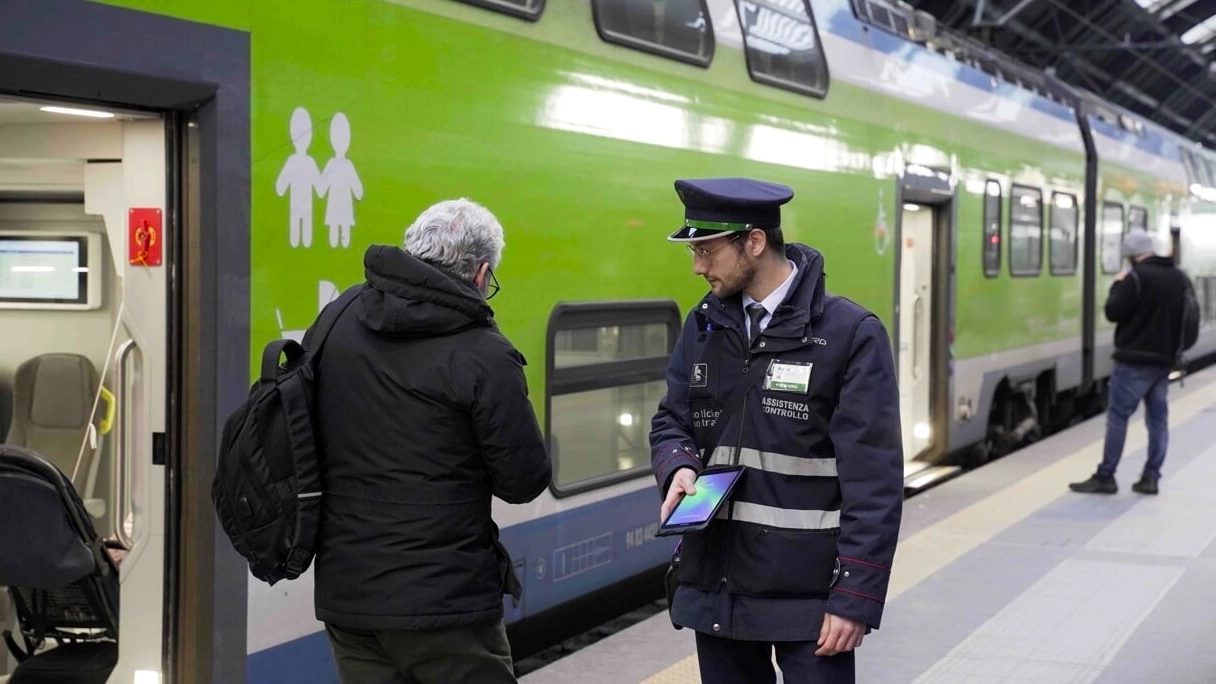 Gli aumenti riguardano anche Trenord e l'Azienda trasporti milanesi (Atm)