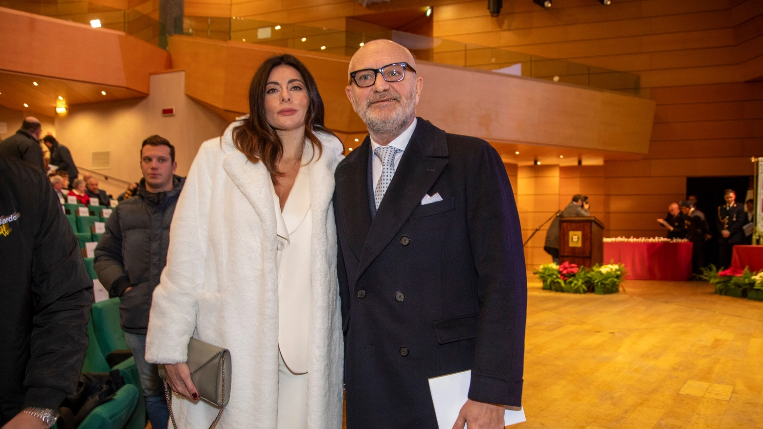 Andrea Pucci con la compagna Priscilla Prado prima della cerimonia