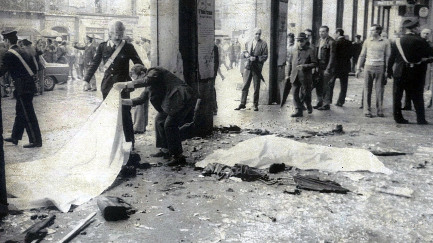 Strage di piazza della Loggia, la bomba fu posizionata in un cestino dei rifiuti