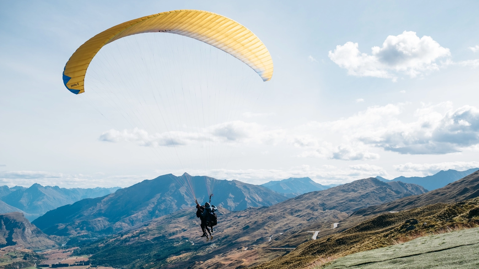 Problemi nell'atterraggio per un 43enne con il parapendio: trasportato in codice giallo all'ospedale (foto archivio) Problemi nell'atterraggio per un 43enne con il parapendio: trasportato in codice giallo all'ospedale (foto archivio)