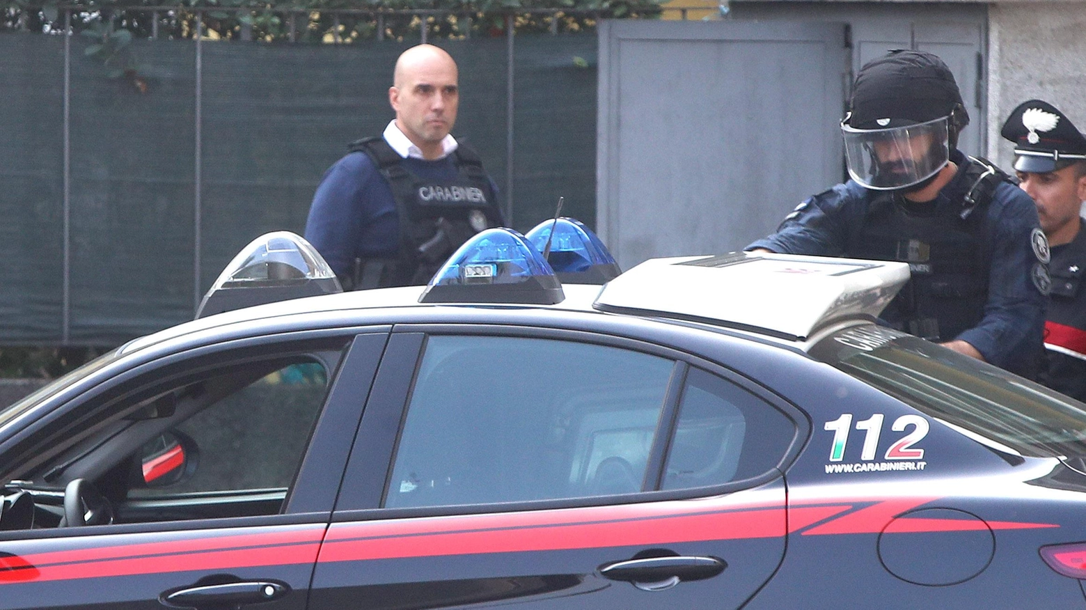 <p>Armato di pistola sequestrò il figlio di 4 anni per 15 ore: la pm chiede una pena esemplare / <a href="https://www.ilgiorno.it/varese/cronaca/daniele-paitoni-intitolata-aula-fefb1dqr">Daniele Paitoni, ucciso a 7 anni dal papà. Gli intitolano un’aula a scuola</a></p>