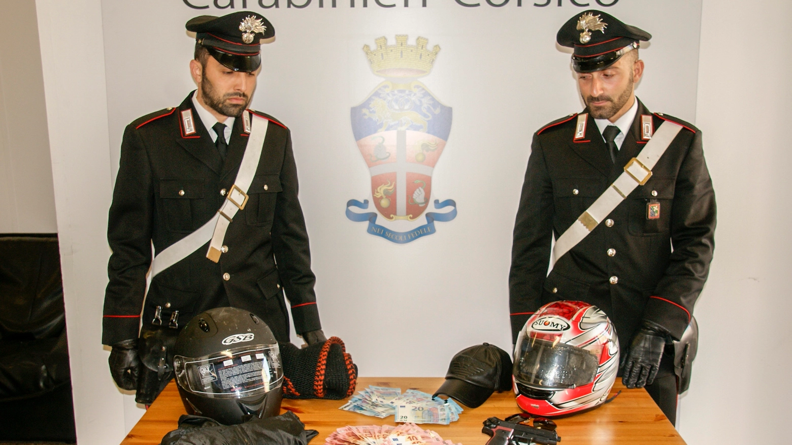 Il materiale trovato dai carabinieri