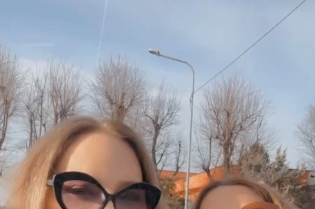 Ornella Muti e Naike Rivelli insieme per la protesta dei trattori (Instagram @naikerivelli)