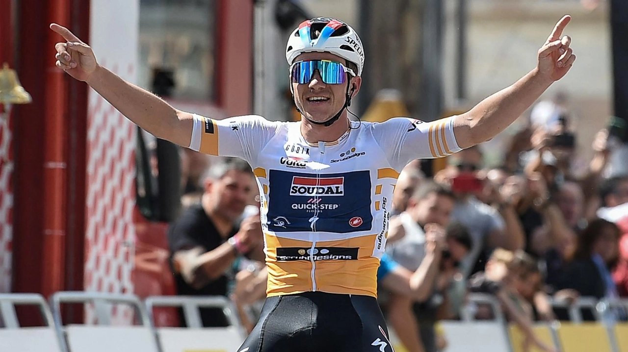 Liegi-Bastogne-Liegi 2023: partita la Decana delle grandi classiche. Sfida Pogacar-Evenepoel