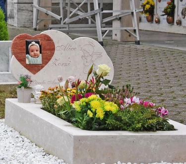 Mamma accusata di doppio infanticidio, Pedrengo sotto choc tra sgomento e rabbia