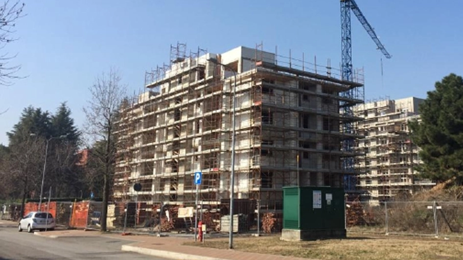 La palazzina da completare nel rione Mazzafame La palazzina da completare nel rione Mazzafame
