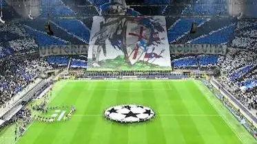 La coreografia della Curva Nord a San Siro durante l’ultimo derby di Champions