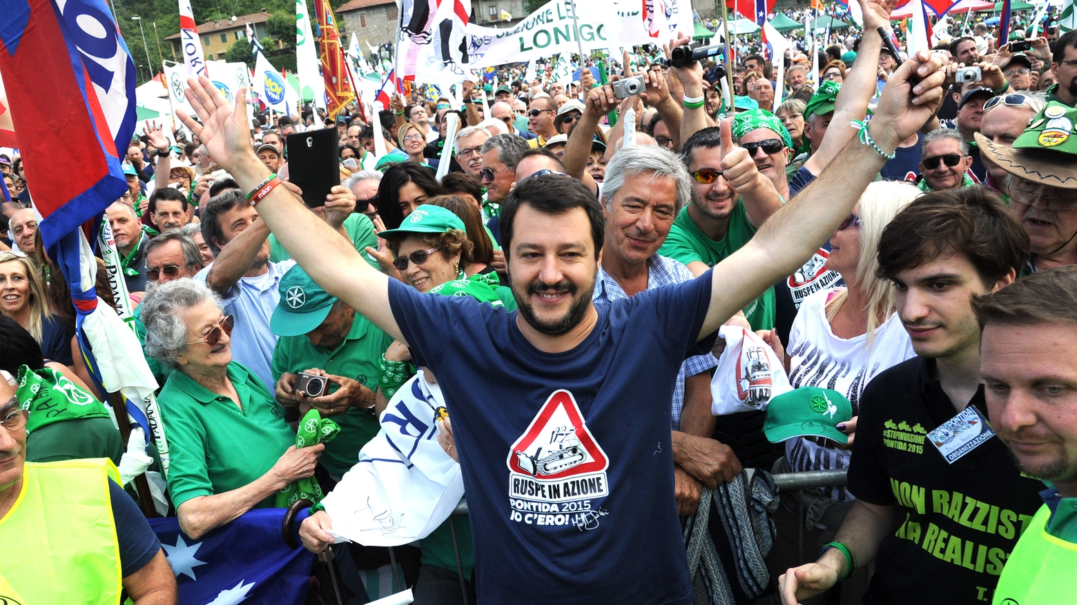 Matteo Salvini sul pratone di Pontida qualche anno fa (Archivio)