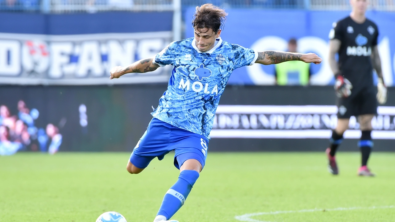 Un buon Como non basta: il Parma capolista vince 2-1