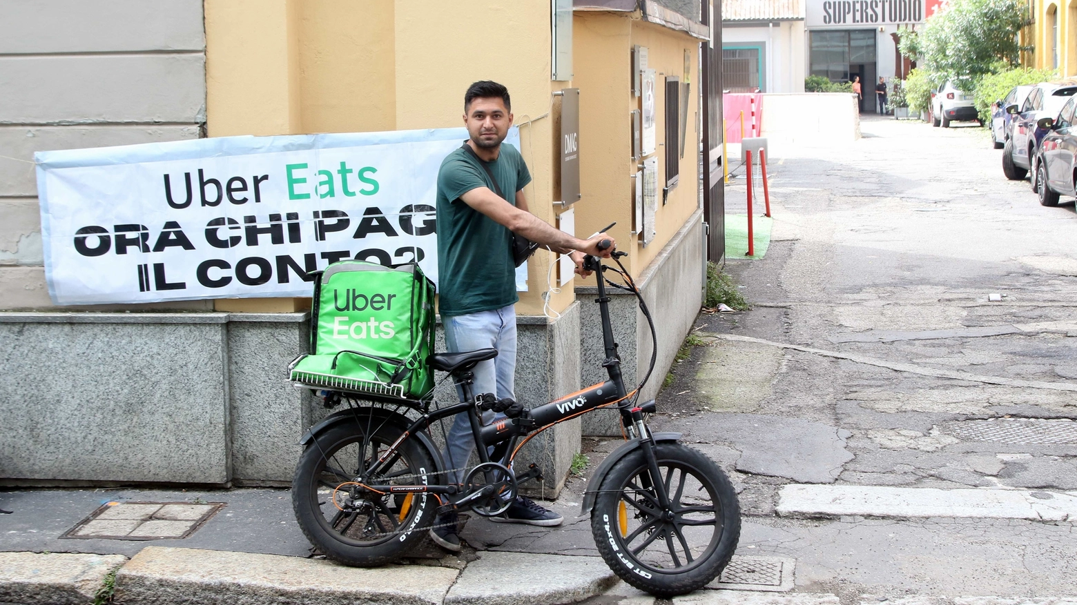 La protesta dei rider licenziati da Uber Eats