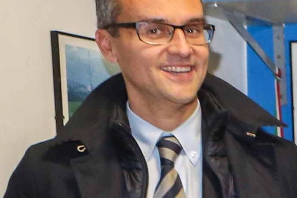 SENZA CONFINI Violenza negli stadi, contagio che pare inarrestabile: dalla A ai campionati minori le scene si ripetono. In alto a destra Enrico Muffatti, testimone degli scontri a Dubino
