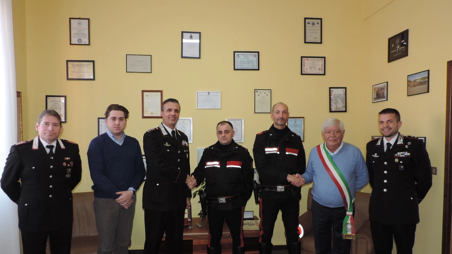 La cerimonia di ringraziamento ai due carabinieri Marco Di Fede e Giuliano Lon