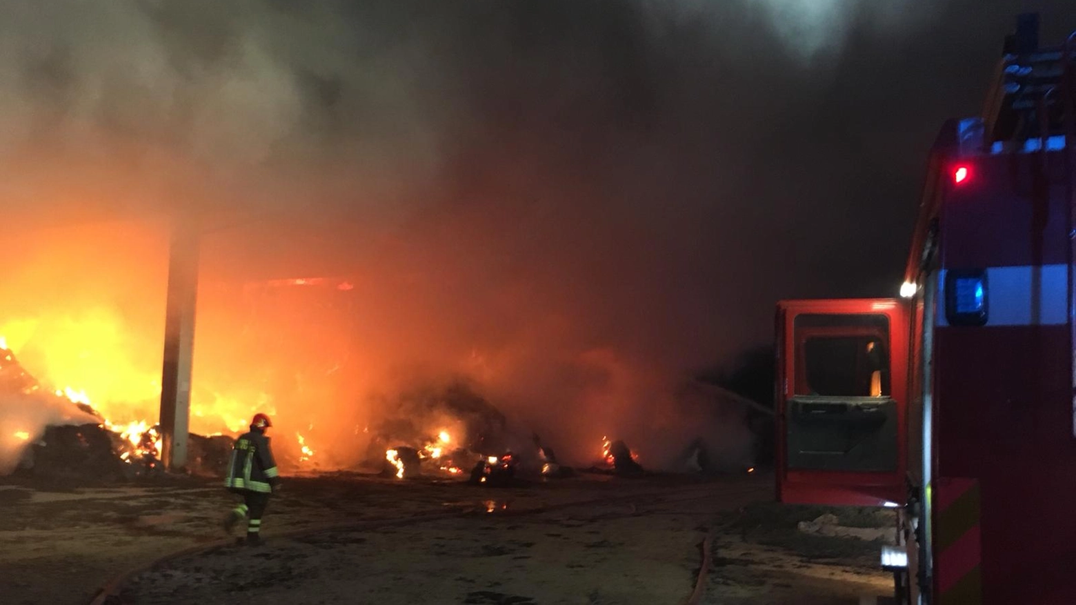 Incendio in un'azienda agricola a Livraga